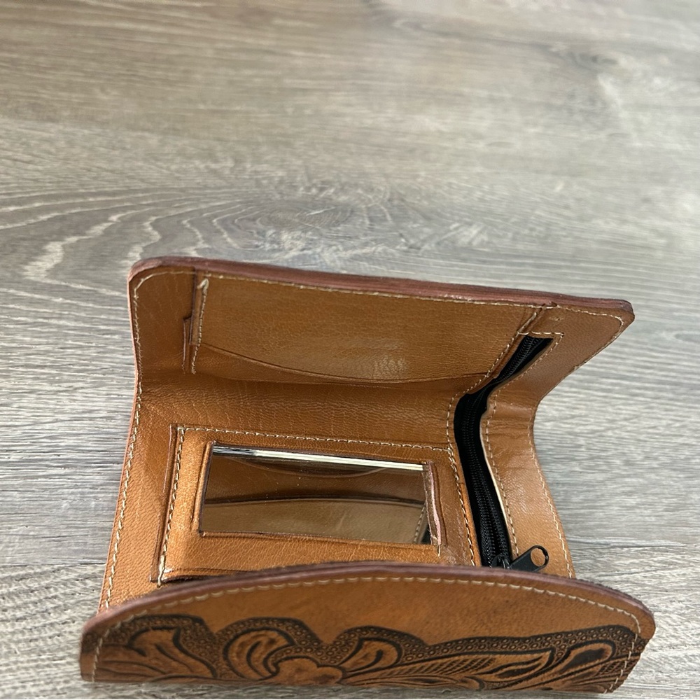 Tooled leather floral tan wallet with mirror inside - Picture 7 of 8